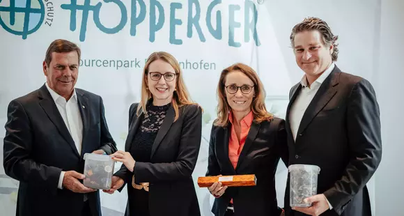 Ministerin Schramböck zu Besuch bei Höpperger: Kaffeekapsel-Recycling als Best Practice der Kreislaufwirtschaft