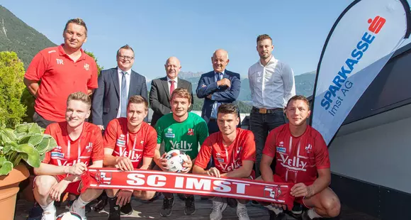Sparkasse Imst unterstützt Imster Fussballer auch in der neuen Regionalliga Tirol