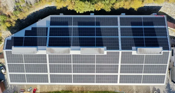 AREA 47 setzt auf Sonnenkraft: Neue Anlage liefert bis zur Hälfte des Energiebedarfs