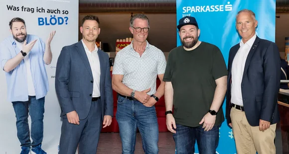 Sparkasse Imst lud zum Kabarettabend mit Michael Bauer alias „Heidelbeerhugo“ 