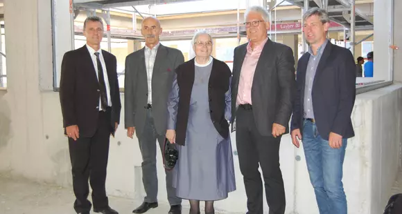 Krankenhaus St. Vinzenz Zams feiert Firstfeier für Haus 3