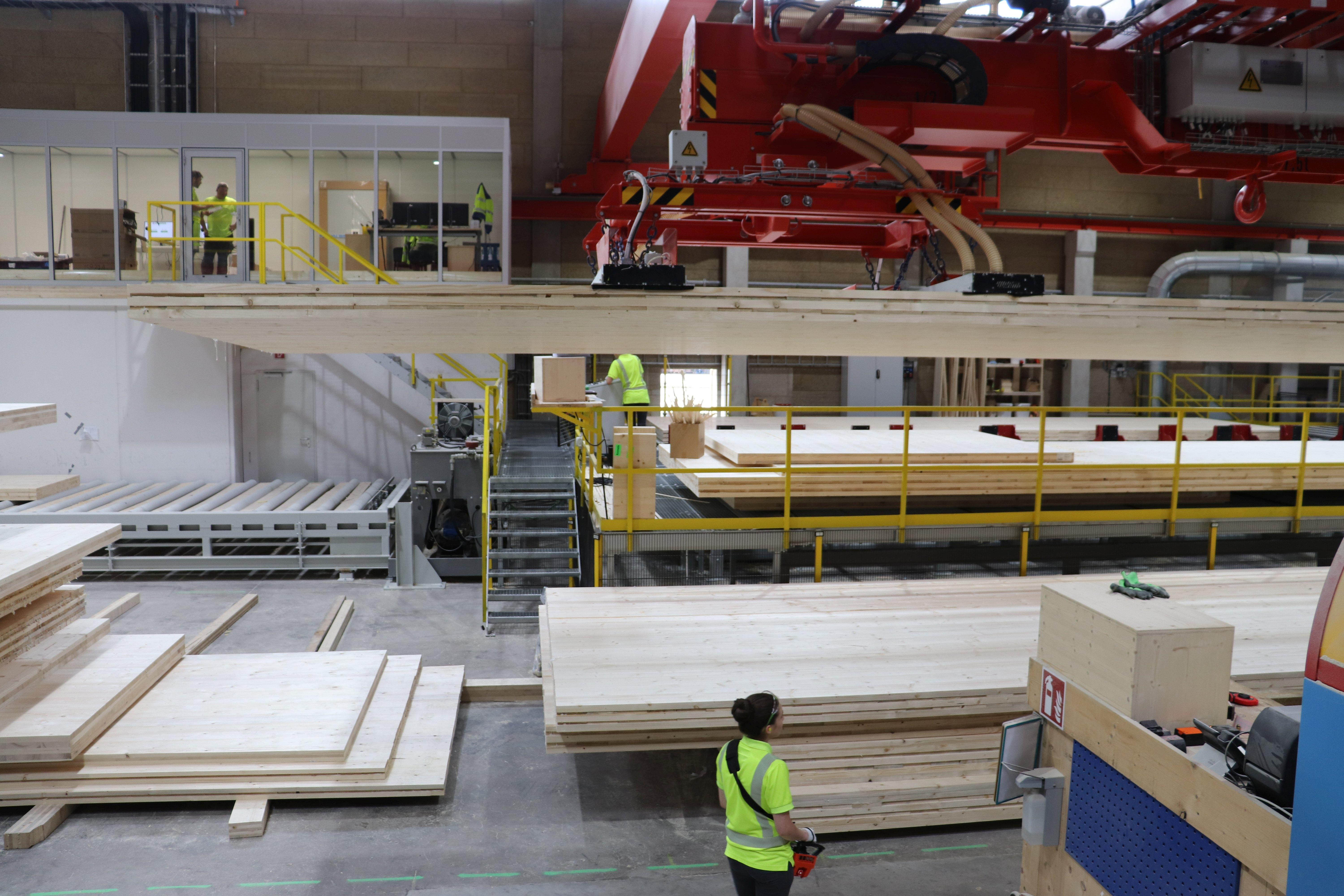 Pfeifer Timber Pfeifer schließt zweite Ausbaustufe im CLT-Werk Schlitz erfolgreich ab ...